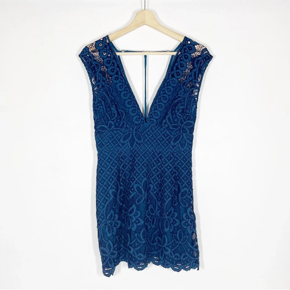 Free People One Million Lovers Lace Mini Dress V-Neckline Blue Sz 2 - Picture 4 of 16